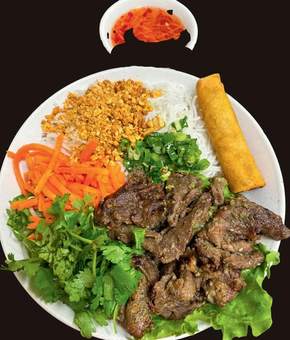 Vermicelli with Grilled Beef & Egg Roll
