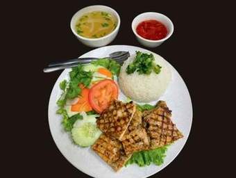 Steam Rice with Grilled Chicken